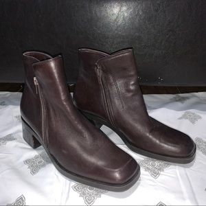 Nine West Leather Drk Brown Booties w Side Zippers